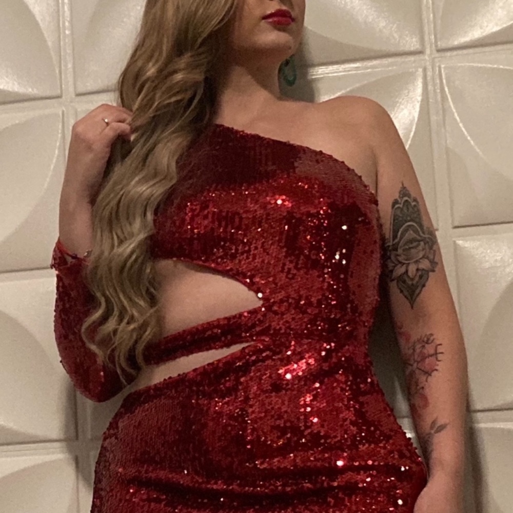 Red sequin dress - Picture 4 of 4